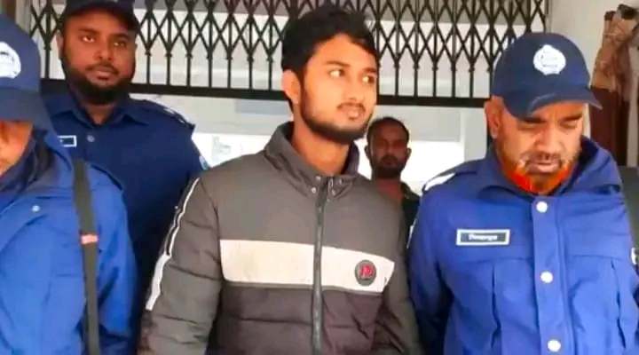 নীলফামারীর সৈয়দপুরে মিথ্যে অপহরণের নাটক সাজিয়ে পিতার কাছ থেকে অর্থ হাতিয়ে নেয়ার অভিযোগে হুমায়ুন কবীর বাবু (২০) কে উদ্ধার করেছে থানা পুলিশ। এ সাজানো নাটকের সাথে জড়িত হাবিবুর রহমান পলাতক রয়েছ।