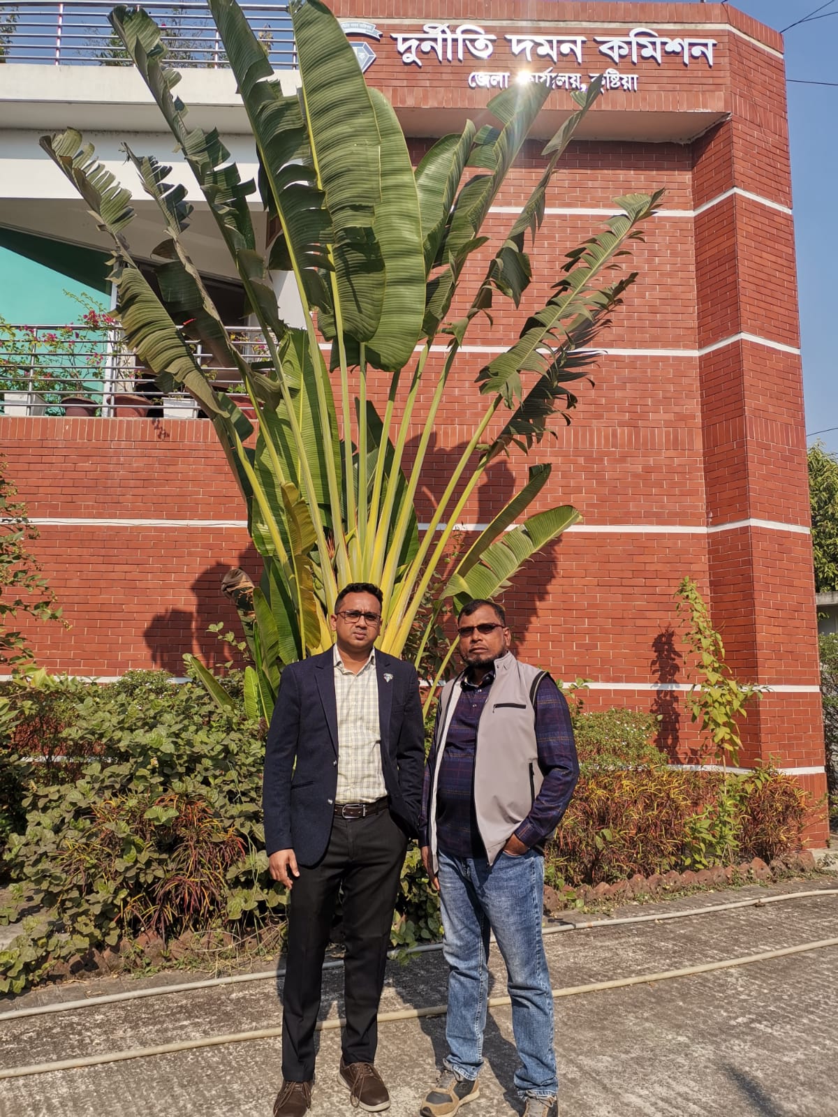 কুষ্টিয়ায় দুদক কর্মকর্তার সঙ্গে মুকসুদপুর প্রেসক্লাব সভাপতির সৌজন্য সাক্ষাৎ