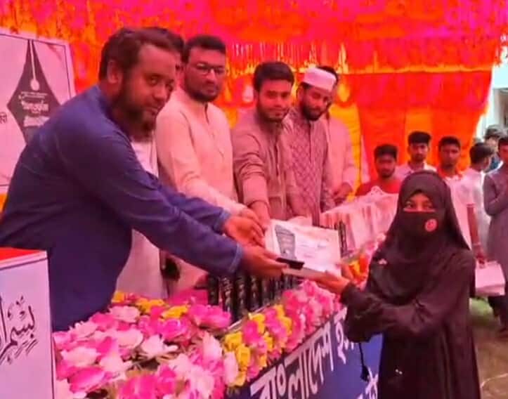 ছাত্রশিবিরের পক্ষ থেকে জিপিএ-৫ প্রাপ্তদের সংবর্ধনা