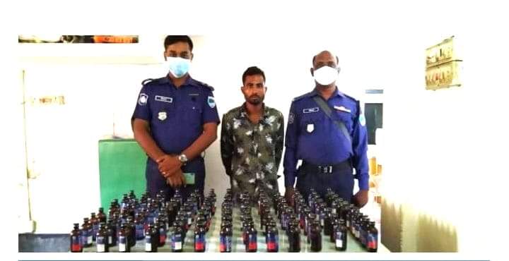 বেনাপোল থানা পুলিশের অভিযান ভারতীয় ফেন্সিডিল সহ গ্রেফতার-১।