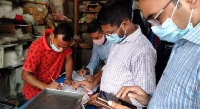 শ্রীমঙ্গলে নিষিদ্ধ পলিথিন বিক্রির অপরাধে তিন প্রতিষ্ঠানকে জরিমানা।