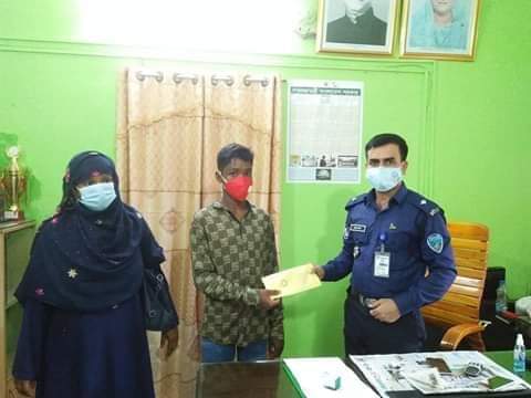 রায়পুর থানার ওসি আবদুল জলিল মাদকাসক্ত কিশোরকে স্বাভাবিক জীবনে ফিরিয়ে আনার দায়িত্ব নিলেন।