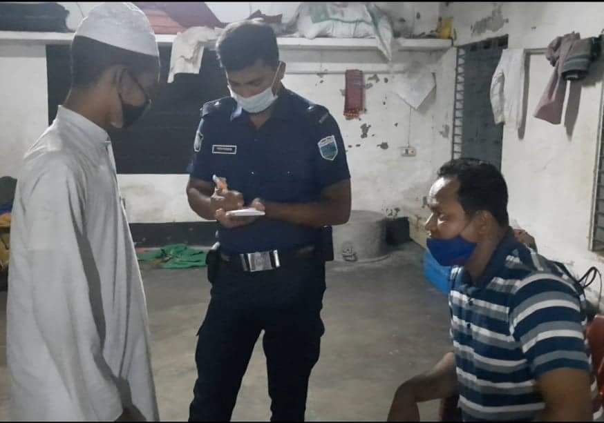 নাটোরে মাদ্রাসা শিক্ষার্থীদের উপর অমানুষিক নির্যাতন ফোন পেয়ে ছুটে গেলেন ইউএনও