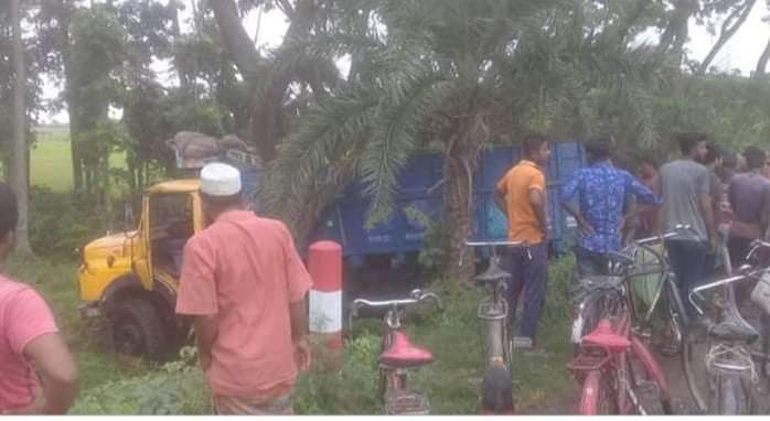ঝিনাইদহ কালীগঞ্জে ট্রাক চাপায় রিমা নামের (৮) বছরের শিশু নিহত।