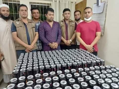 রায়পুরে ২৫০ বিয়ার ক্যানসহ যুবলীগ নেতা মিজান আটক।