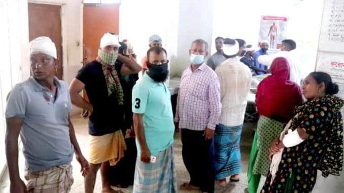 গোপালগঞ্জ কাশিয়ানীতে অাধিপত্য বিস্তারকে কেন্দ্র করে সংঘর্ষে নারীসহ আহত ২৫ জন।