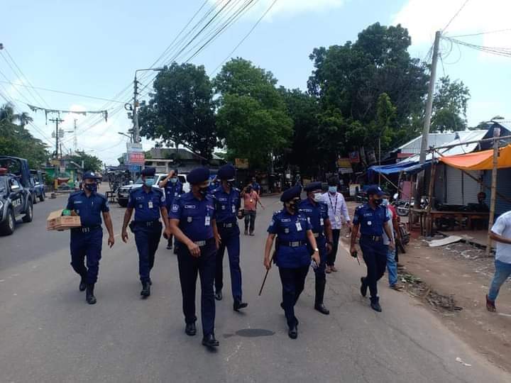 কোটালীপাড়ায় কঠোর লকডাউন বাস্তবায়নে পুলিশ সুপার আয়েশা সিদ্দিকা।