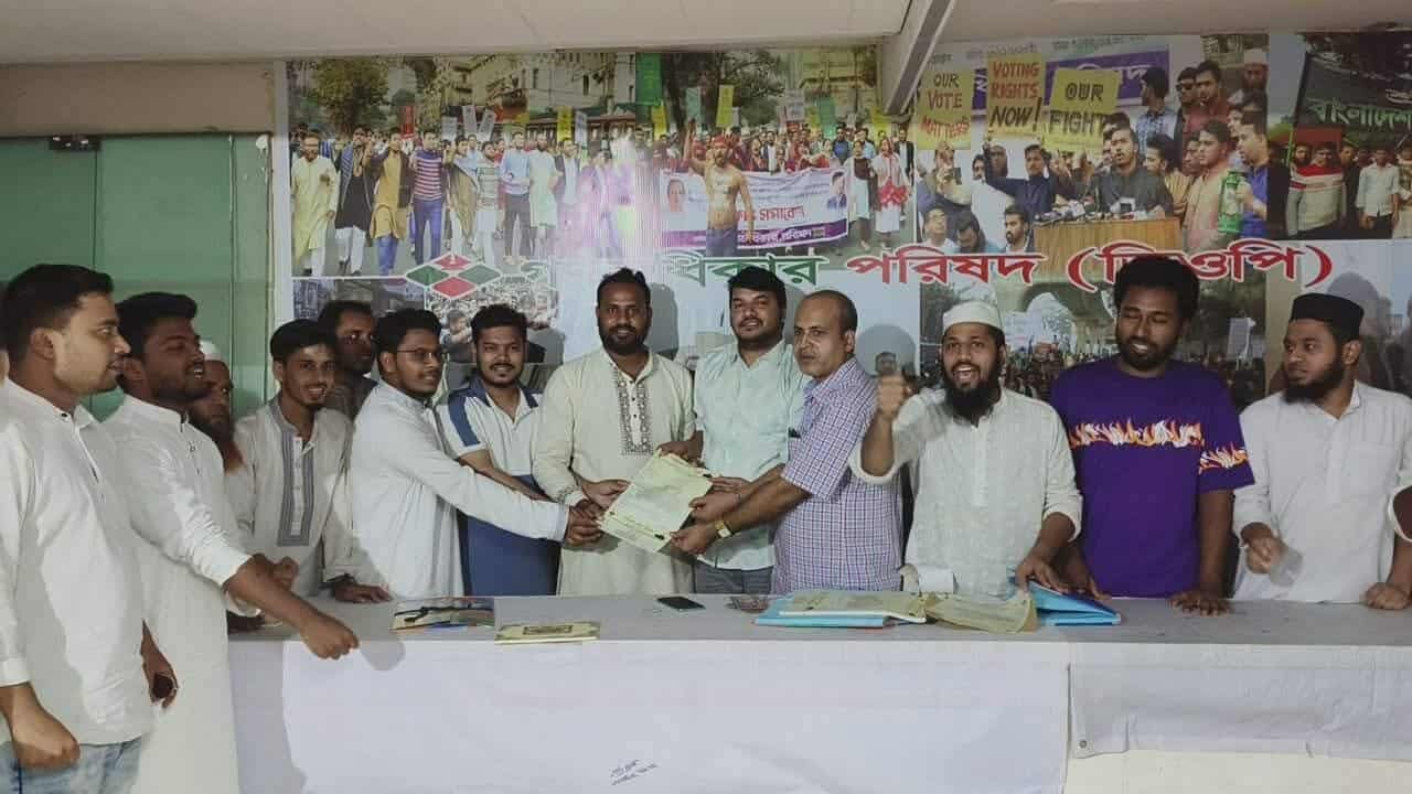 ঠাকুরগাঁও-৩ আসনের গণঅধিকার পরিষদের দলীয় মনোনয়ন সংগ্রহ করলেন, মামুন।