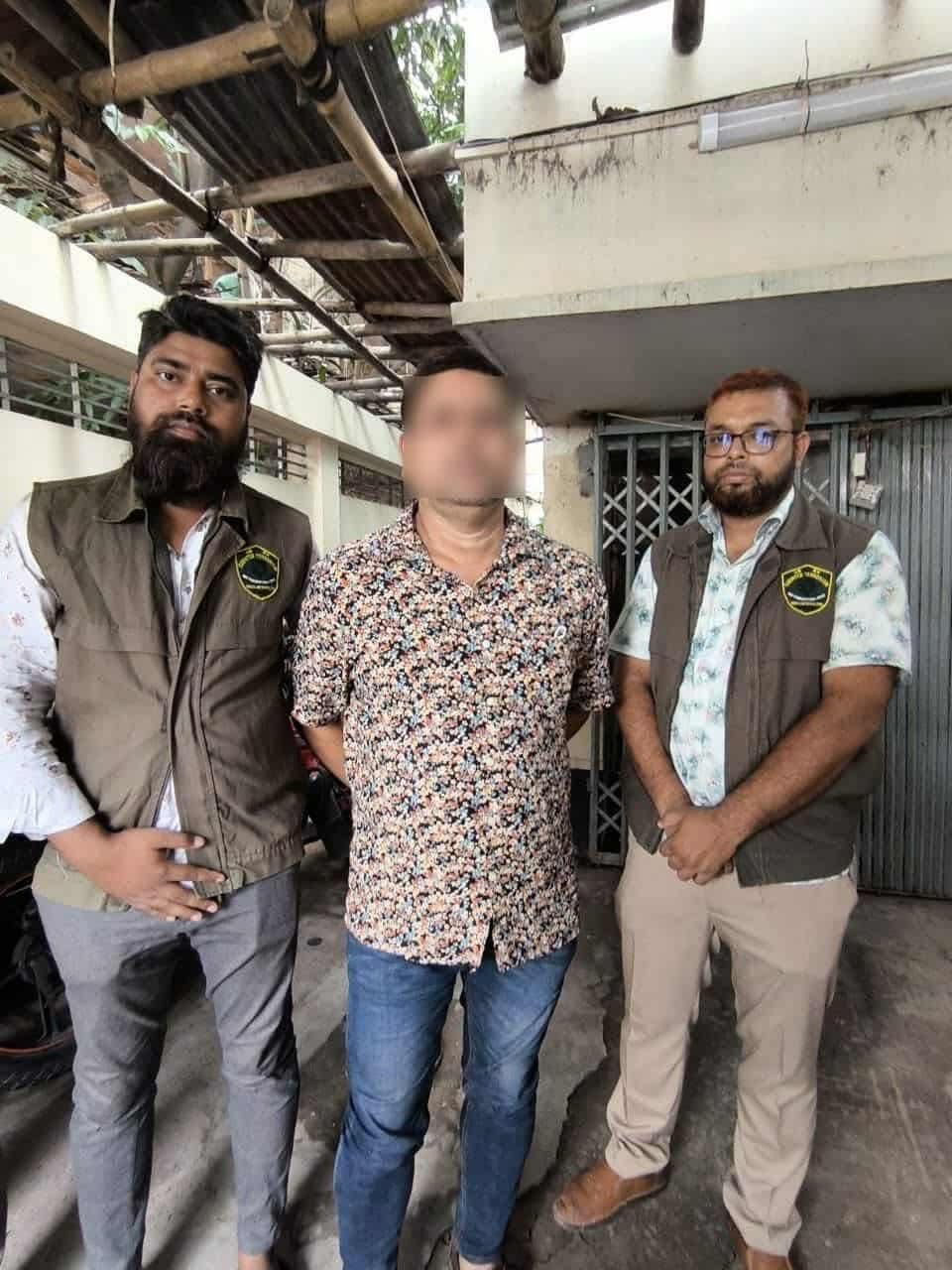 যশোরে বাঘারপাড়া থানা এলাকা বিজিবি অভিযানে ১ কোটি ৯২ লক্ষ টাকার ১১ টি স্বর্ণের বার ও ৩টি মোবাইলসহ আটক-৩।