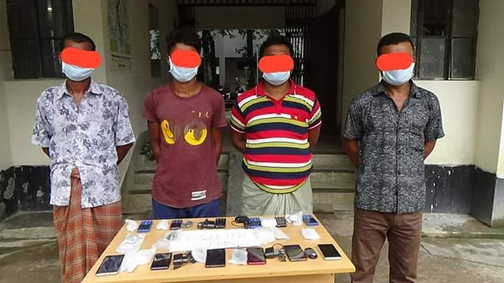 ঝিনাইদহ অতিরিক্ত পুলিশ সুপার এর সফল অভিযান, মোবাইল সহ চোর চক্র গ্রেফতার।