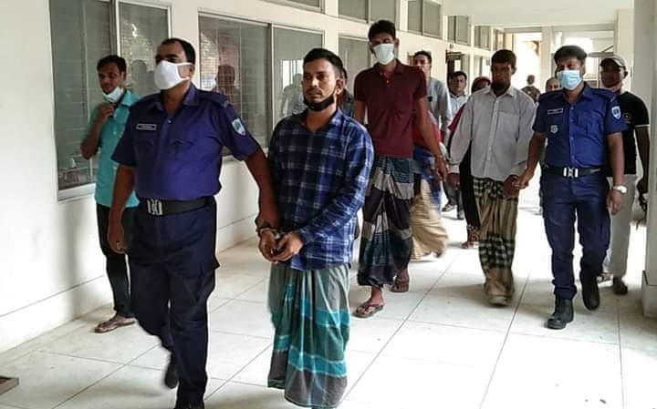 কলারোয়ায় ৪জনকে গলা কেটে হত্যা মামলায় গ্রেফতারকৃত রায়হানুলের ৫দিনের রিমান্ড মঞ্জুর।