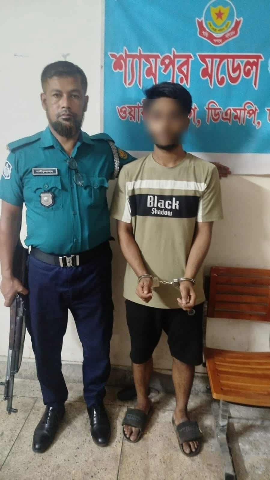 শ্যামপুরে বাসে অগ্নিসংযোগের চেষ্টাকালে হাতেনাতে নিষিদ্ধ ঘোষিত ছাত্রলীগের কর্মীকে আটক করেছে শ্যামপুর মডেল থানা পুলিশ।