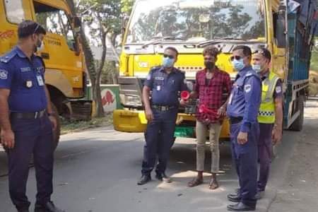 কলারোয়ায় পুলিশি অভিযানে শব্দ দূষন প্রতিরোধে হাইড্রোলিক হর্ন অপসারণ।