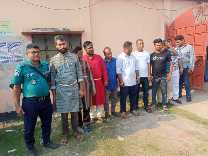 গাজীপুরে চাঁদাবাজি নয়, ছিল এনজিও কর্মীর পাওনা টাকার সালিশ: ১০ জন আটক, পরে আপোষে মুক্ত
