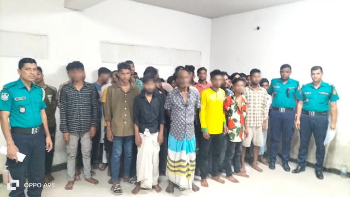 মোহাম্মদপুরে সাড়াশি অভিযানে কুখ্যাত ‘পাটালি গ্রুপের’ শীর্ষ সন্ত্রাসী শাহিনসহ ৪৪ জন গ্রেফতার