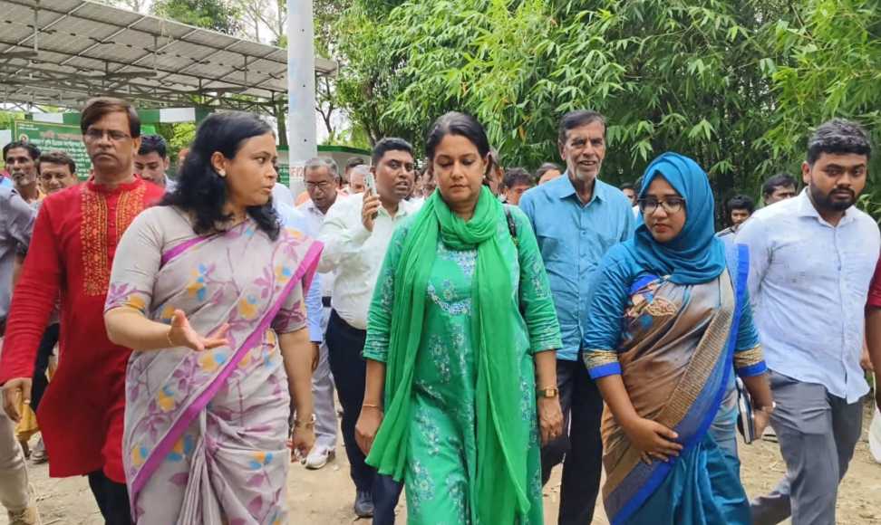 নদী রক্ষায় দীর্ঘমেয়াদি রূপরেখার তাগিদ: নাটোরে উপদেষ্টা সৈয়দা রিজওয়ানা হাসান