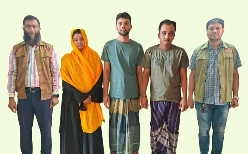 আমতলীতে এক নারীসহ ৩ বিকাশ প্রত্যারক গ্রেপ্তার।