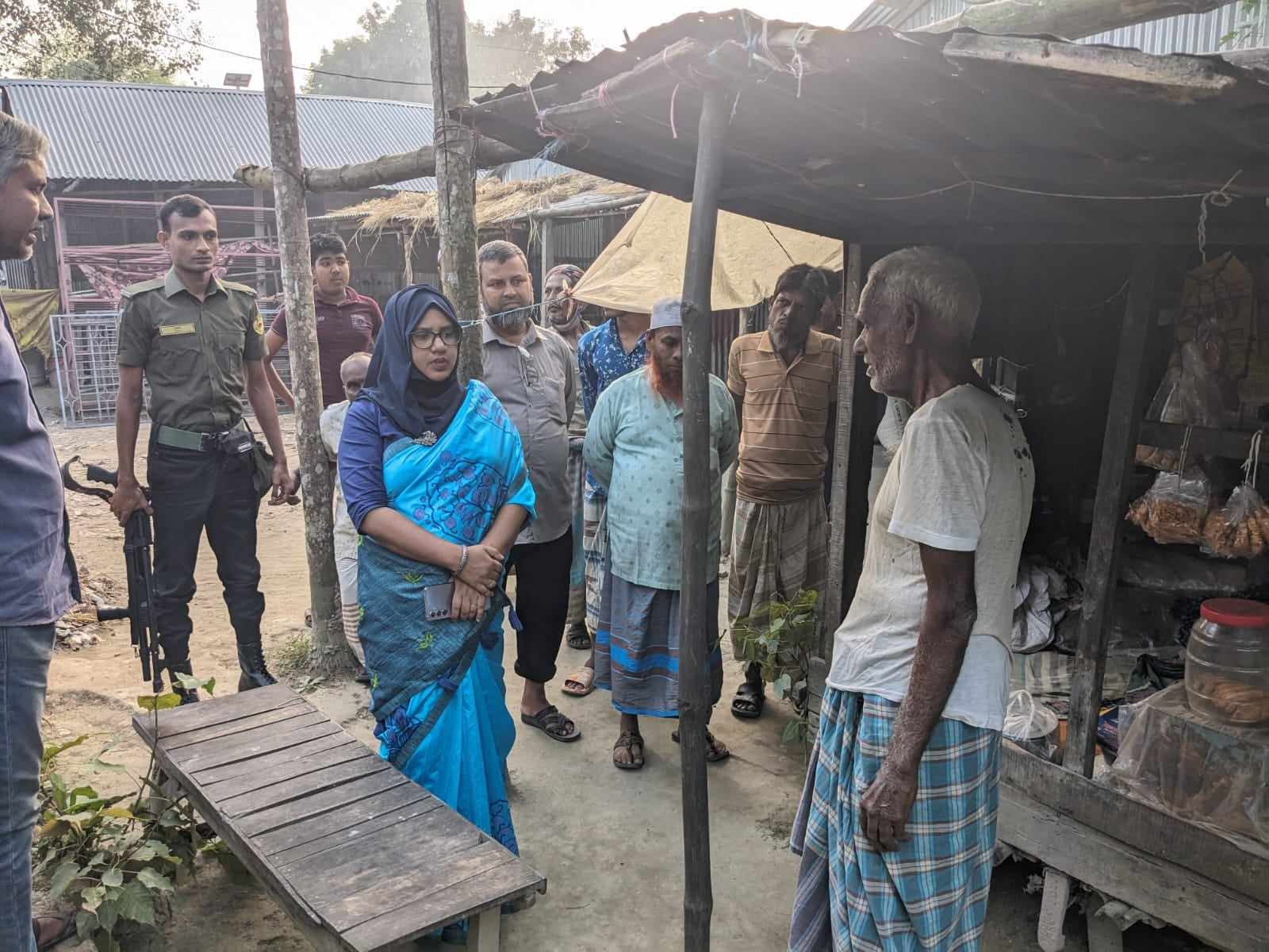 ফলোআপ, বড়াইগ্রামে সংবাদ প্রকাশের পরে অসহায় নরেশ চন্দ্রের পাশে উপজেলা প্রশাসন