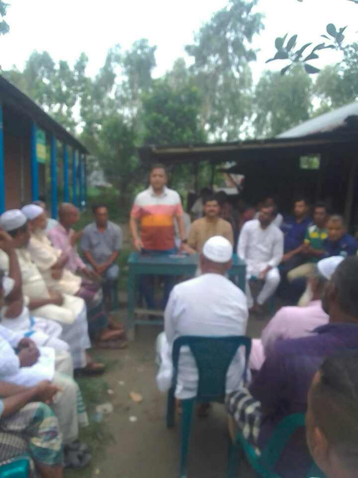 সলঙ্গার জোড়দিঘি বাজার ব্যবসায়ীদের সাথে ওসির মতবিনিময়।