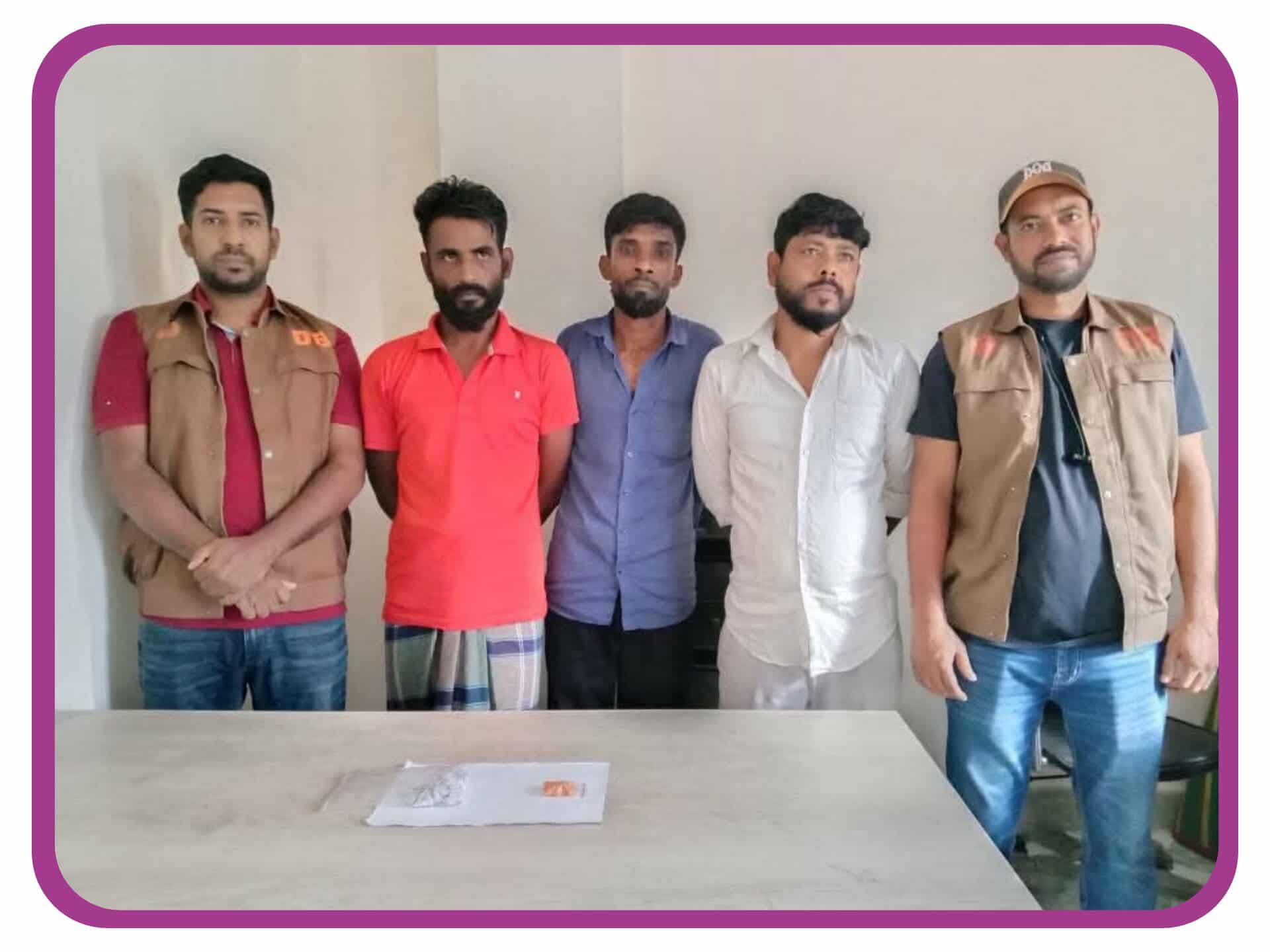 ঢাকা কেরাণীগঞ্জ (দক্ষিন) কর্তৃক ১৬০ (একশত ষাট ) পুরিয়া হেরোইন ও ১০০ (একশত) পিস ইয়াবা ট্যাবলেট সহ ৩ জনকে গ্রেফতার করেছে ডিবি পুলিশ দক্ষিণ।