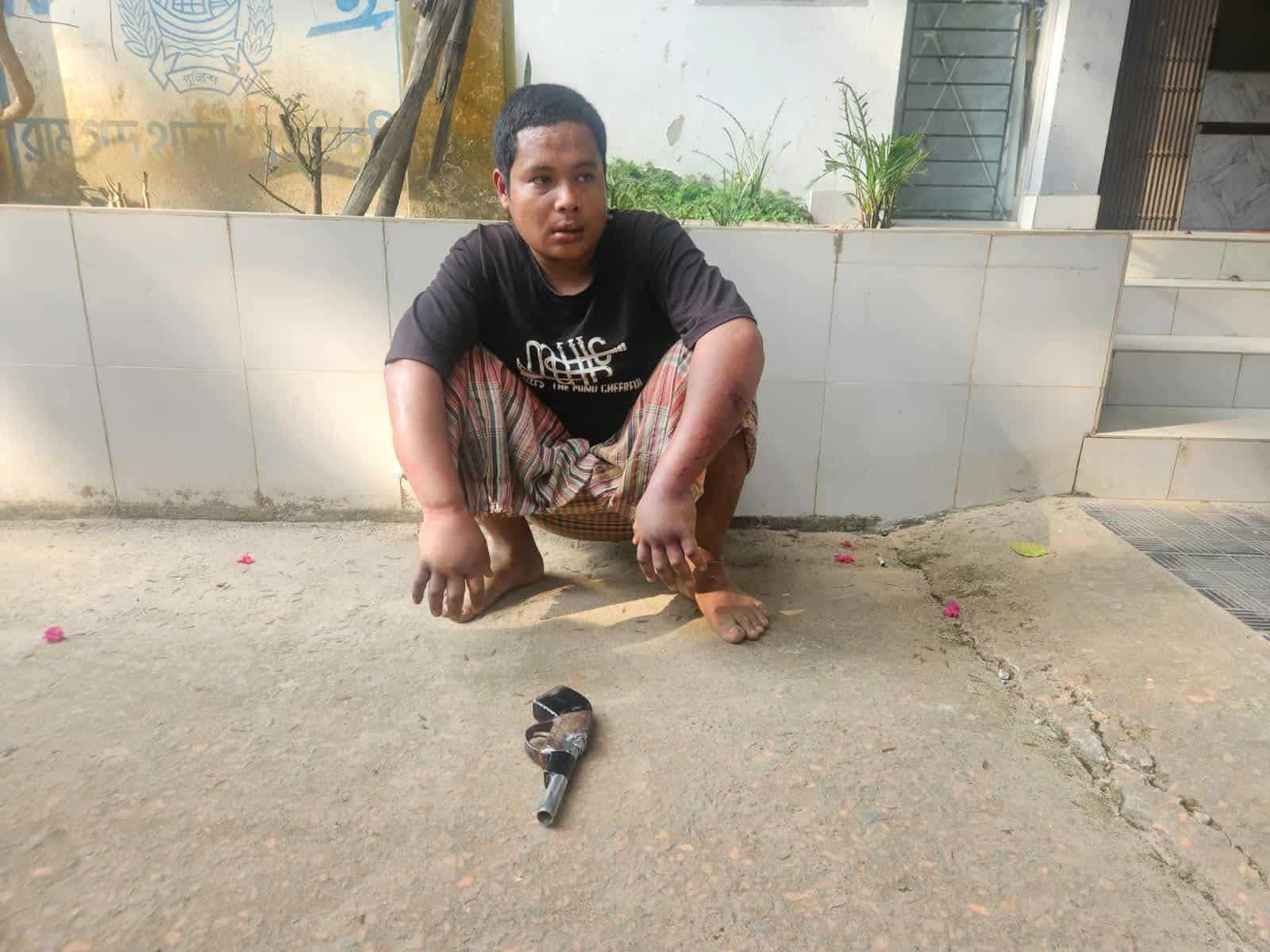 অস্ত্রসহ চাঁদাবাজির সময় ইউপিডিএফ সদস্যকে গণপিটুনি, সেনা হেফাজতে পুলিশে সোপর্দ